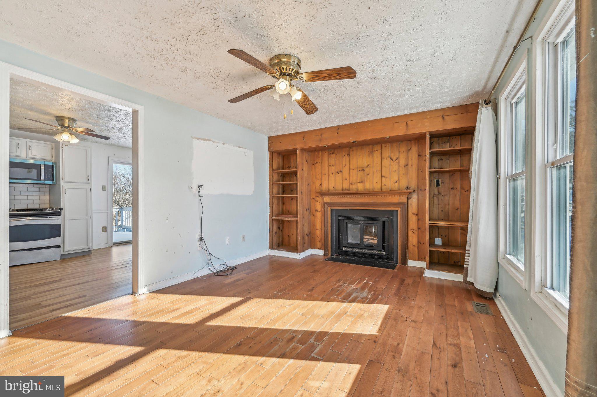 607 Northview Road Mount Airy, MD 21771 - Photo 4 of 45 Living Room