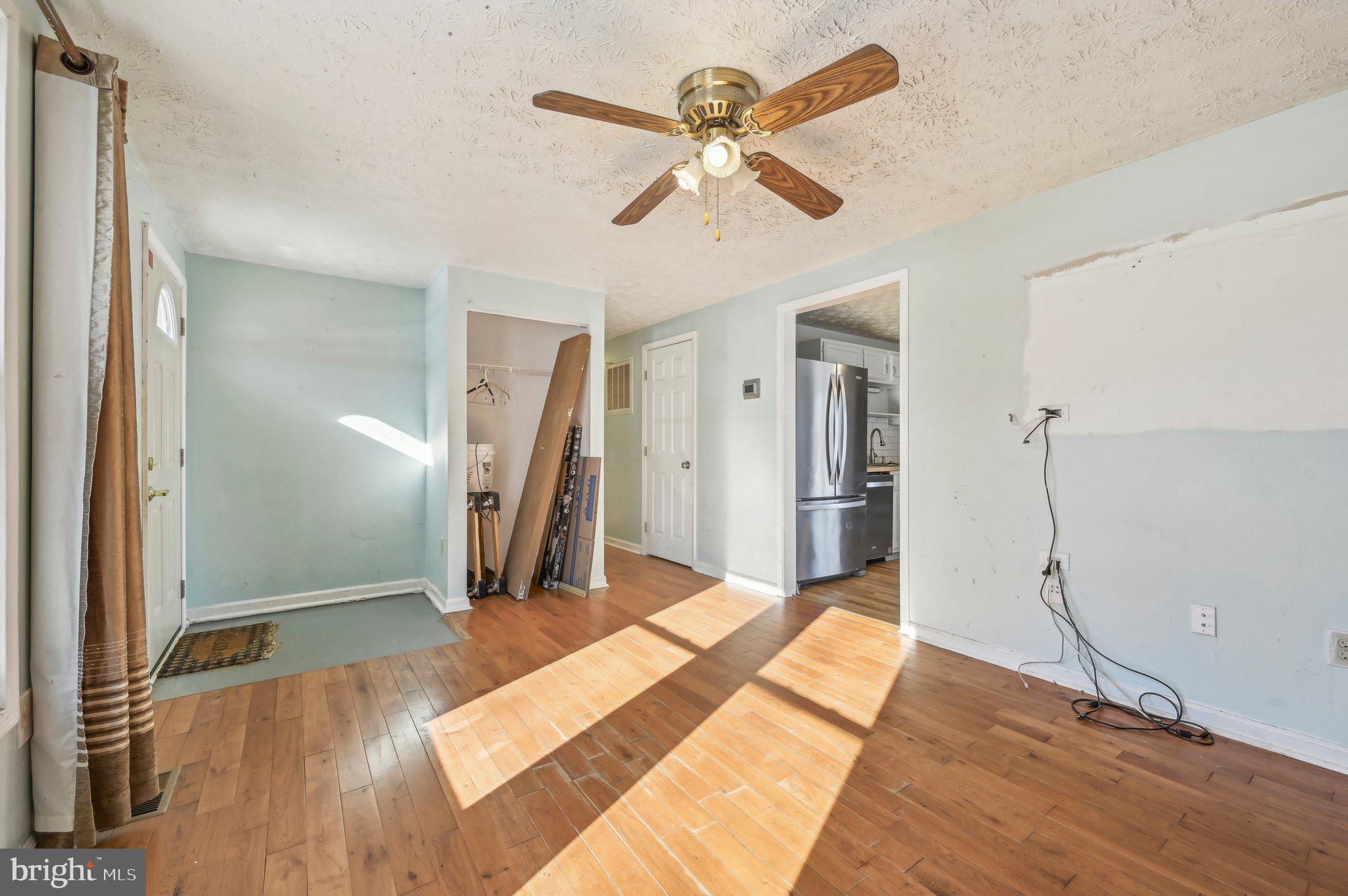 607 Northview Road Mount Airy, MD 21771 - Photo 5 of 45 Living Room