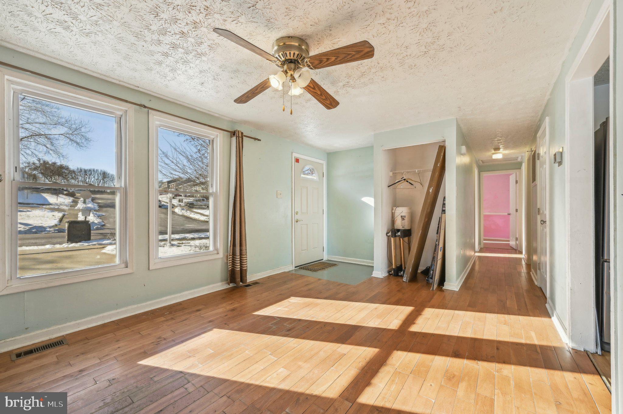 607 Northview Road Mount Airy, MD 21771 - Photo 6 of 45 Living Room
