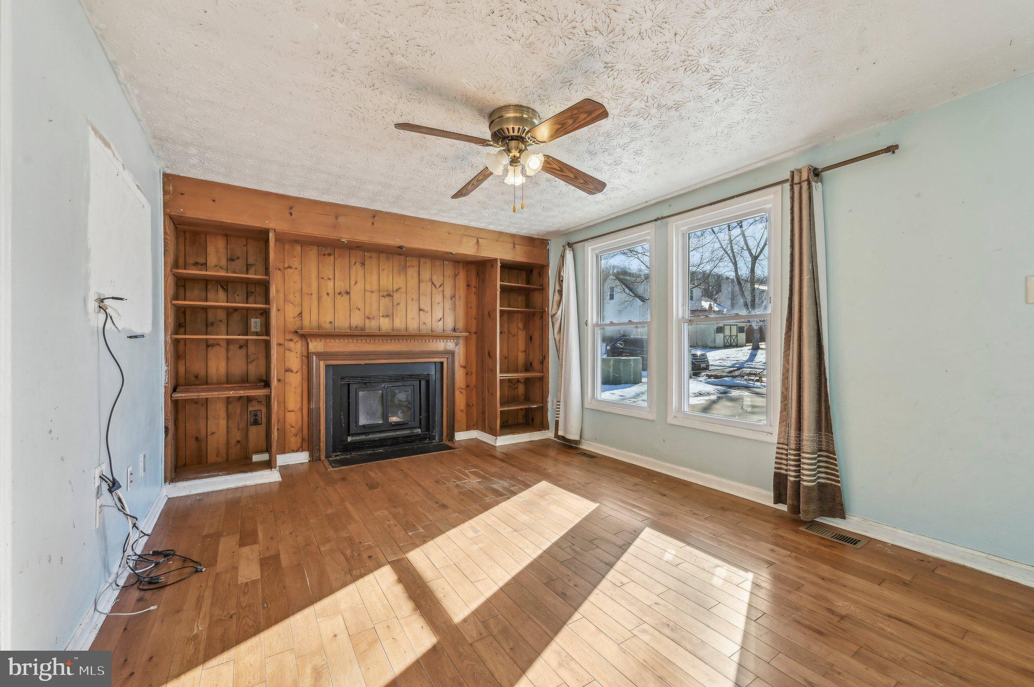 607 Northview Road Mount Airy, MD 21771 - Photo 7 of 45 Living Room