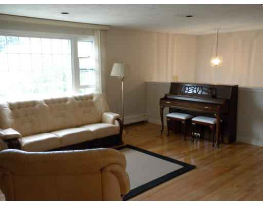 15 Larkspur Road Needham, MA 02492 - Photo 3 of 9