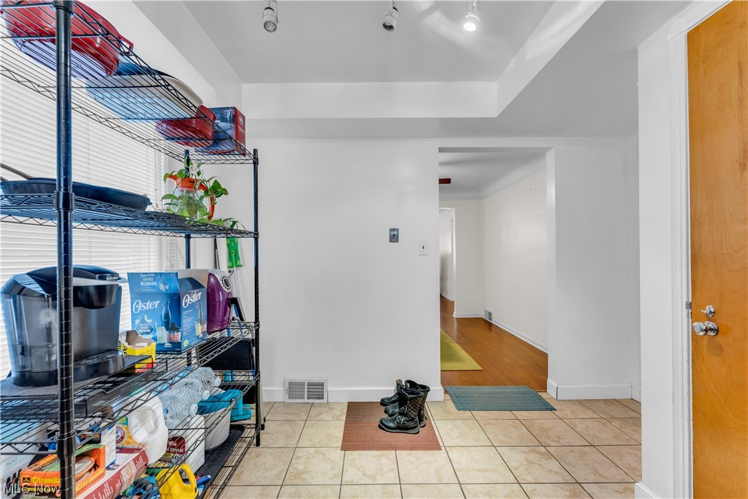 13566 Cedar Road Cleveland, OH 44118 - Photo 12 of 49