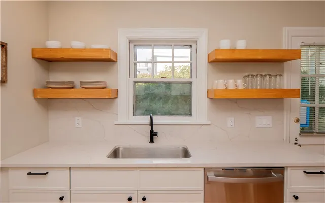 $4,000 | 45 Ayrault Street, Unit 5, Newport, RI 02840