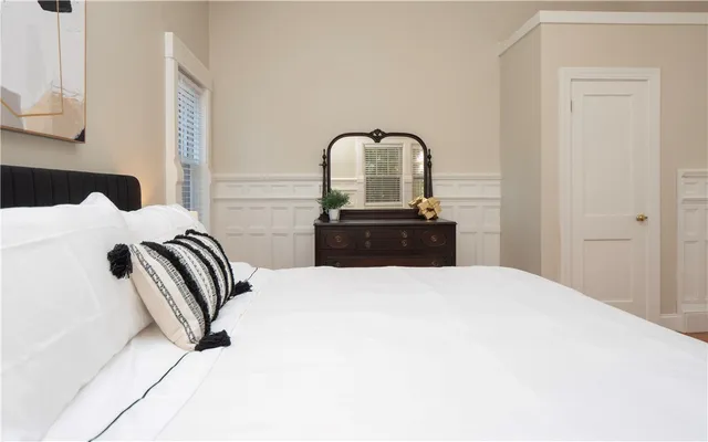 $4,000 | 45 Ayrault Street, Unit 5, Newport, RI 02840