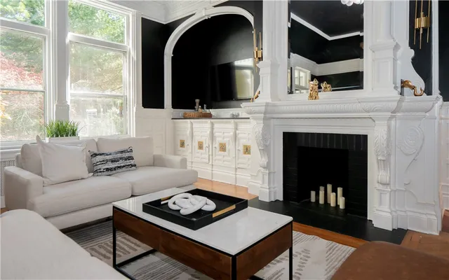 $4,000 | 45 Ayrault Street, Unit 5, Newport, RI 02840