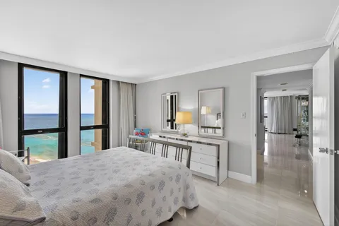 a en suite bathroom with double sink and a mirror
