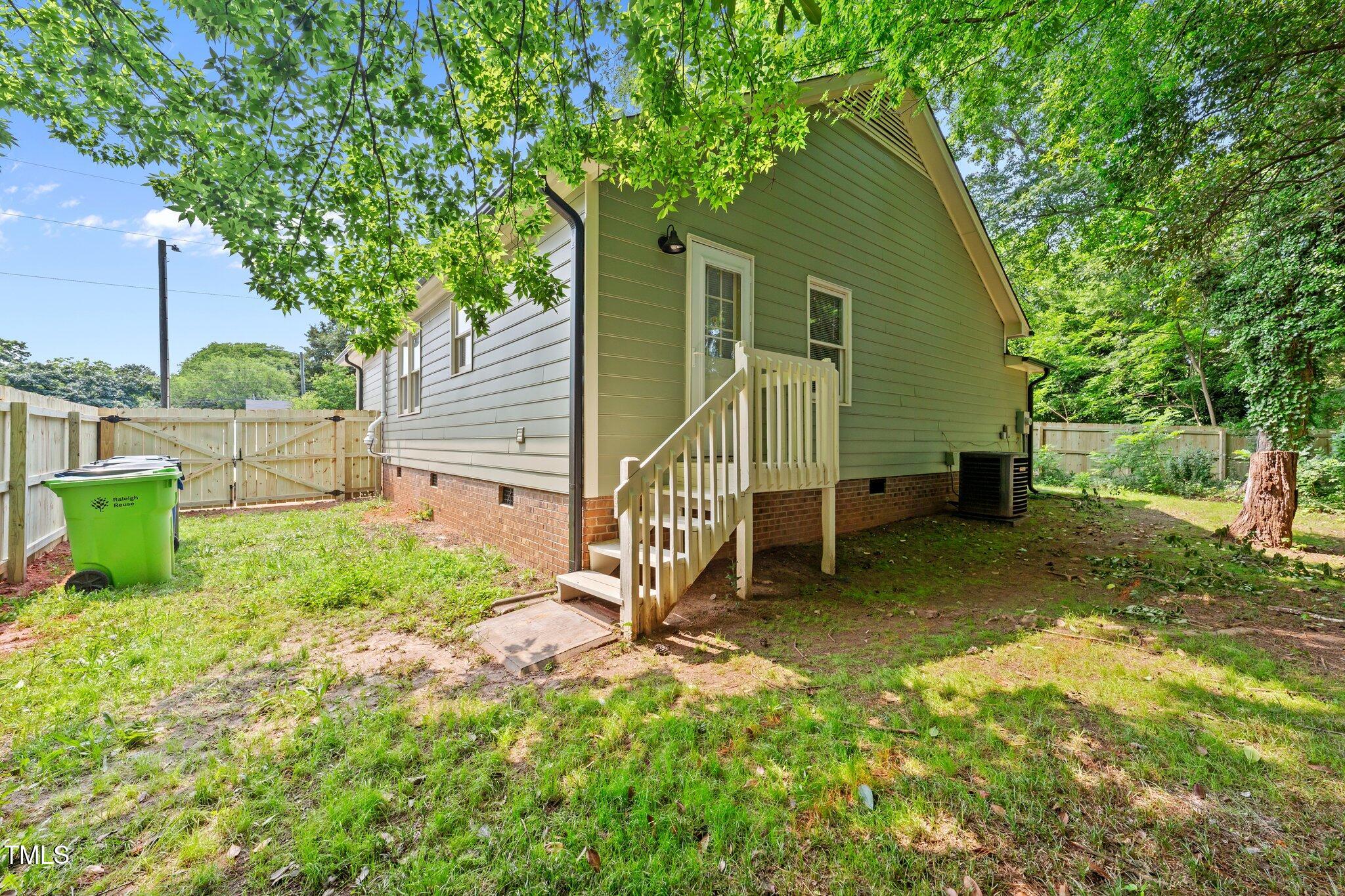 413 Top Greene Lane Raleigh, NC 27601 - Photo 25 of 31 39-web-or-mls-VB4A1034