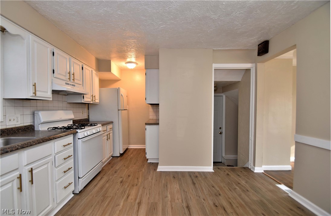 3795 Fairoaks Road South Euclid, OH 44121 - Photo 13 of 33 Large eat in kitchen