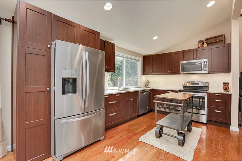 17640 86th Avenue Northeast Bothell, WA 98011 - Photo 10 of 24 Gallery Image 10