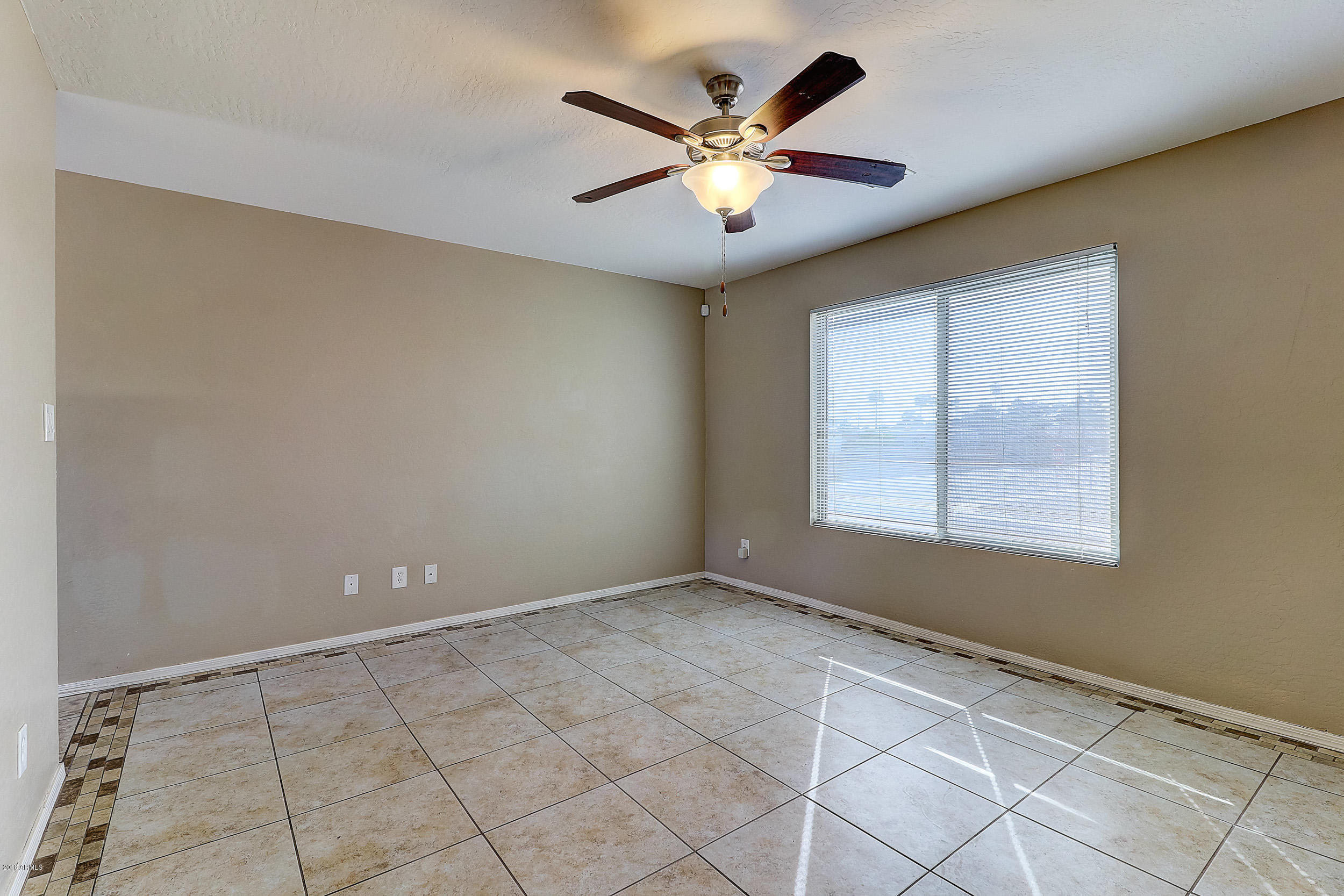 3702 West Charter Oak Road Phoenix, AZ 85029 - Photo 2 of 17 B (2)