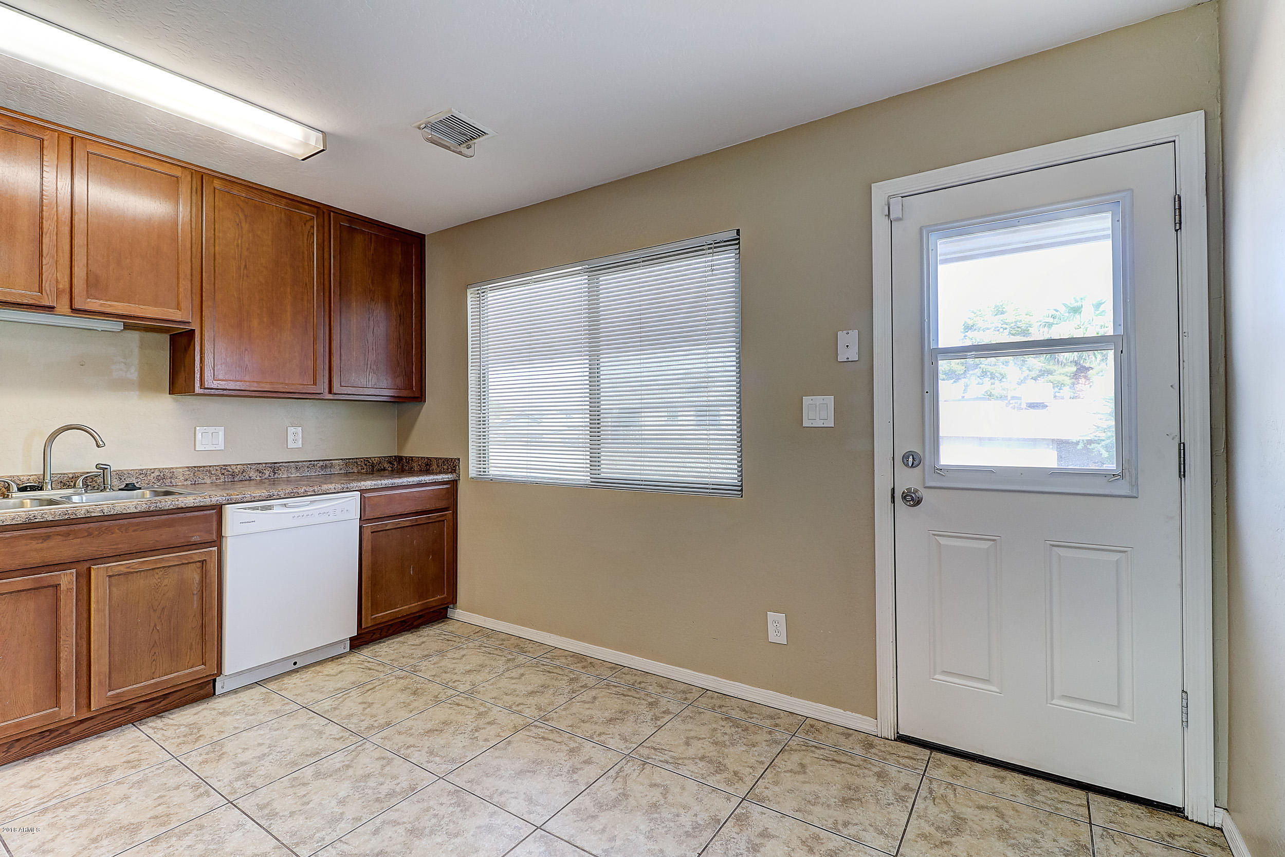 3702 West Charter Oak Road Phoenix, AZ 85029 - Photo 6 of 17 B (6)