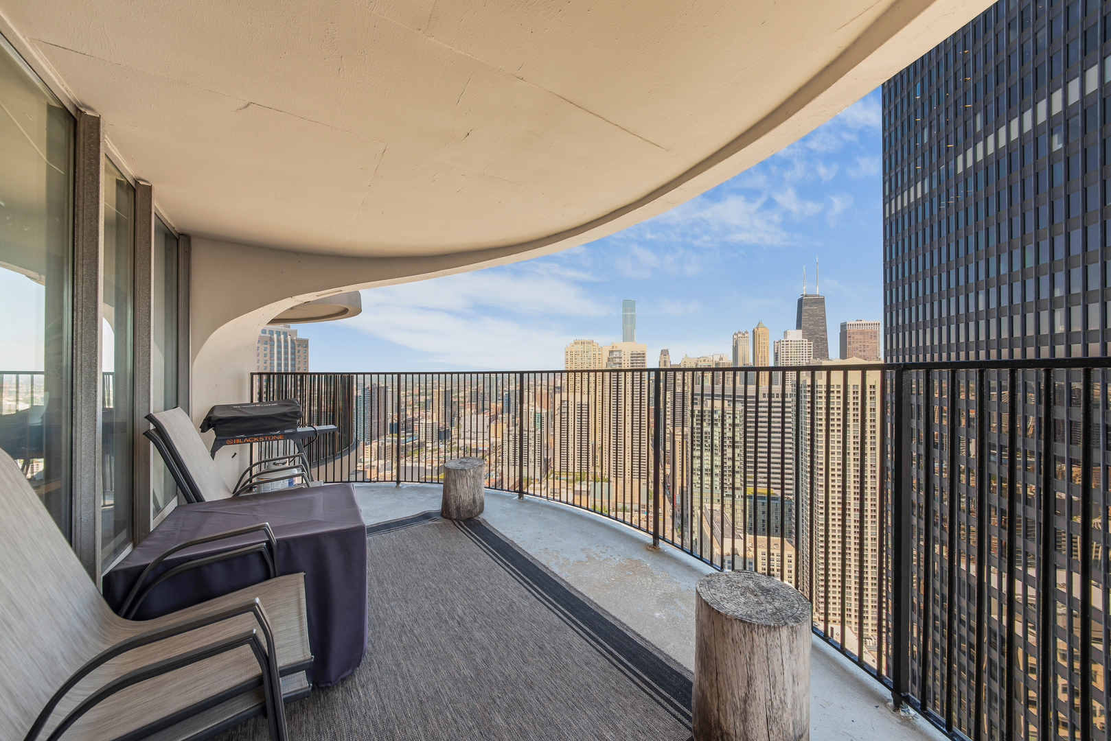 300 North State Street, Unit 5130 Chicago, IL 60654 - Photo 4 of 11