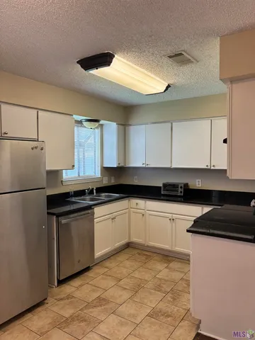 $1,600 | 15550 Riverdale Avenue East, Baton Rouge, LA 70816