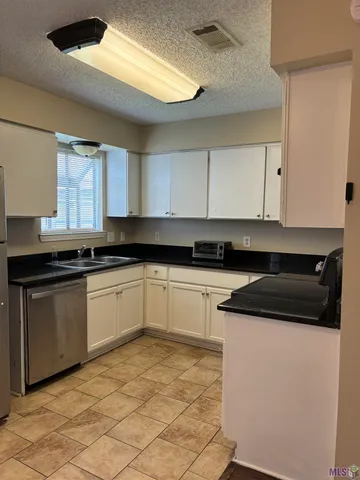 $1,600 | 15550 Riverdale Avenue East, Baton Rouge, LA 70816