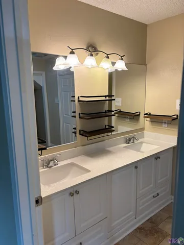 $1,600 | 15550 Riverdale Avenue East, Baton Rouge, LA 70816
