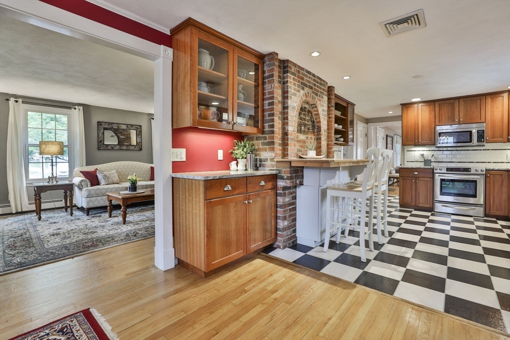 33 Reynolds Road Wakefield, MA 01880 - Photo 11 of 42
