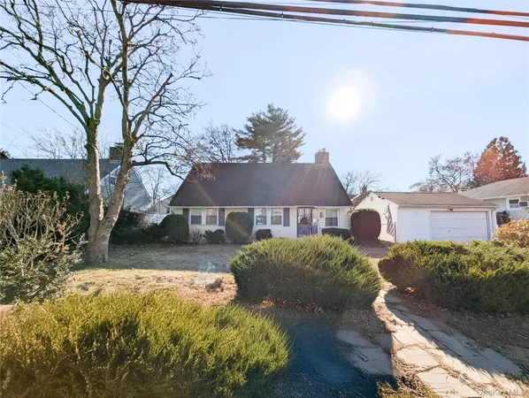 $1,950 | 806 Oliver Avenue, Unit 2, Westbury, NY 11590
