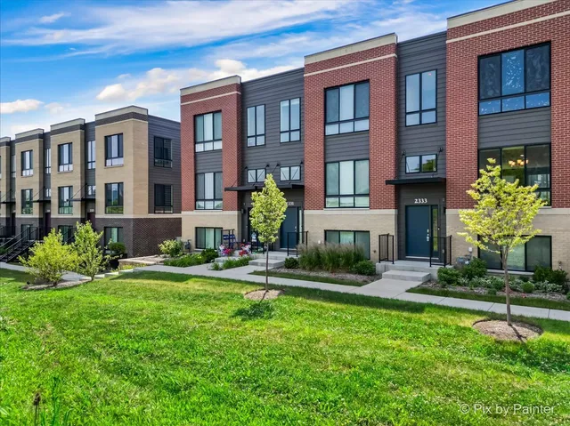 $525,000 | 2333 Alumni Drive, Schaumburg, IL 60173