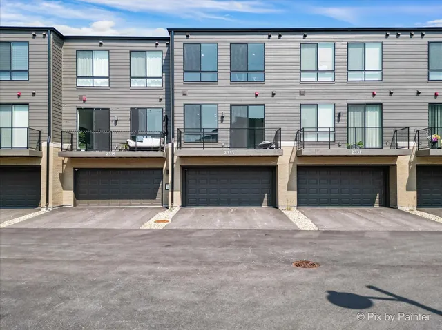 $525,000 | 2333 Alumni Drive, Schaumburg, IL 60173