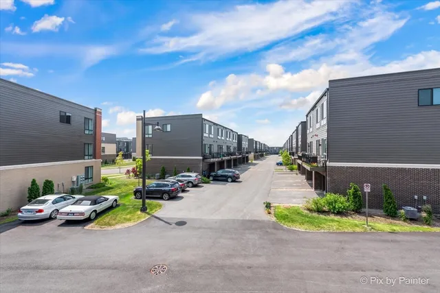 $525,000 | 2333 Alumni Drive, Schaumburg, IL 60173