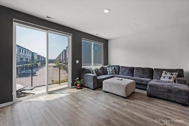 $525,000 | 2333 Alumni Drive, Schaumburg, IL 60173