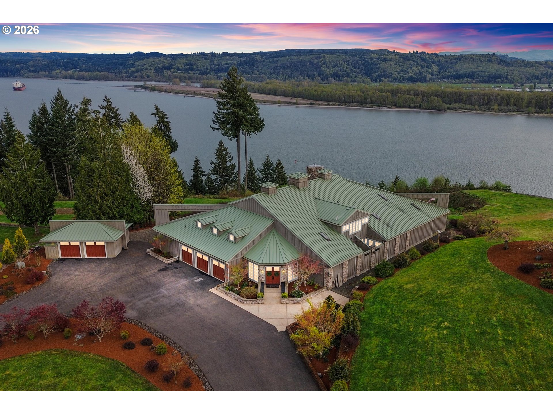 545 McAdams Road East Longview, WA 98632 - Photo 1 of 46 a view of a lake in middle of the town