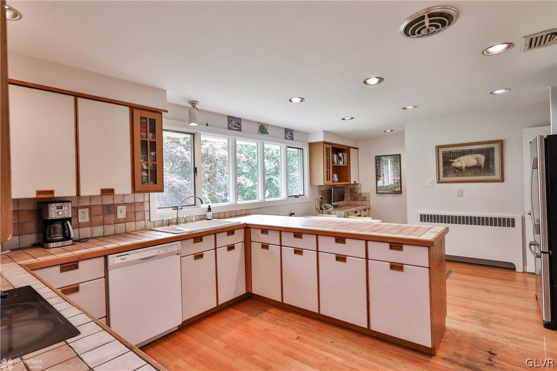 2001 Quarter Mile Road Bethlehem, PA 18015 - Photo 8 of 50 Gallery Image 8