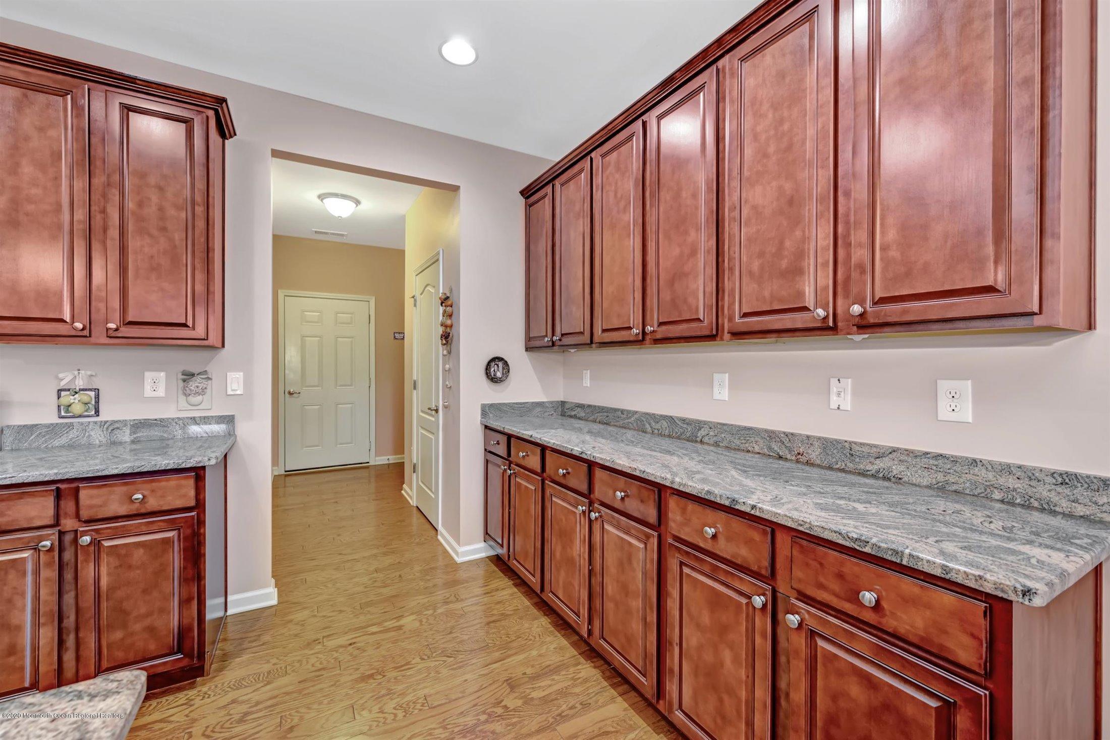24 Denerail Road Manalapan, NJ 07726 - Photo 6 of 52 09-Kitchen