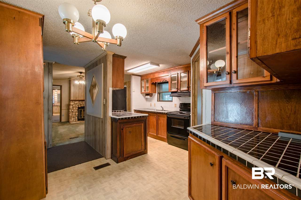 19253 North East River Road Silverhill, AL 36576 - Photo 17 of 49 Kitchen