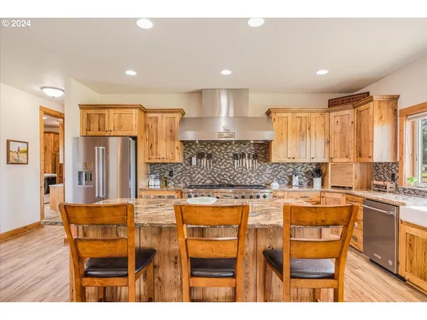 $1,999,999 | 6150 Northwest Kingwood Avenue, Redmond, OR 97756