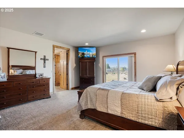 $1,999,999 | 6150 Northwest Kingwood Avenue, Redmond, OR 97756