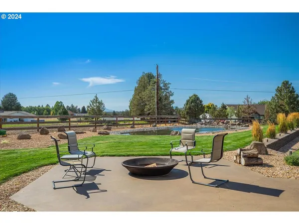 $1,999,999 | 6150 Northwest Kingwood Avenue, Redmond, OR 97756