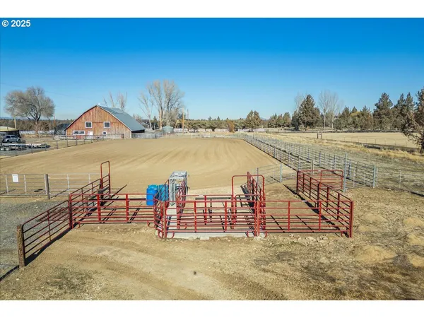 $1,999,999 | 6150 Northwest Kingwood Avenue, Redmond, OR 97756