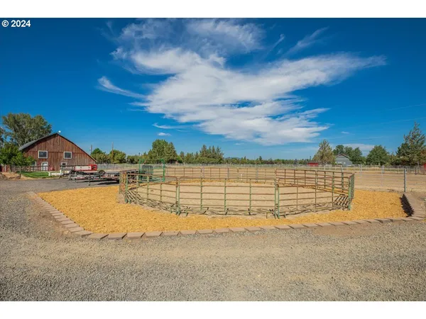 $1,999,999 | 6150 Northwest Kingwood Avenue, Redmond, OR 97756