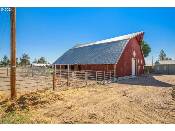 $1,999,999 | 6150 Northwest Kingwood Avenue, Redmond, OR 97756