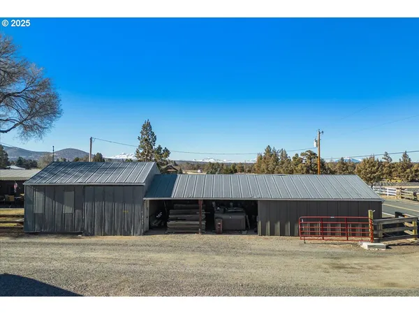 $1,999,999 | 6150 Northwest Kingwood Avenue, Redmond, OR 97756