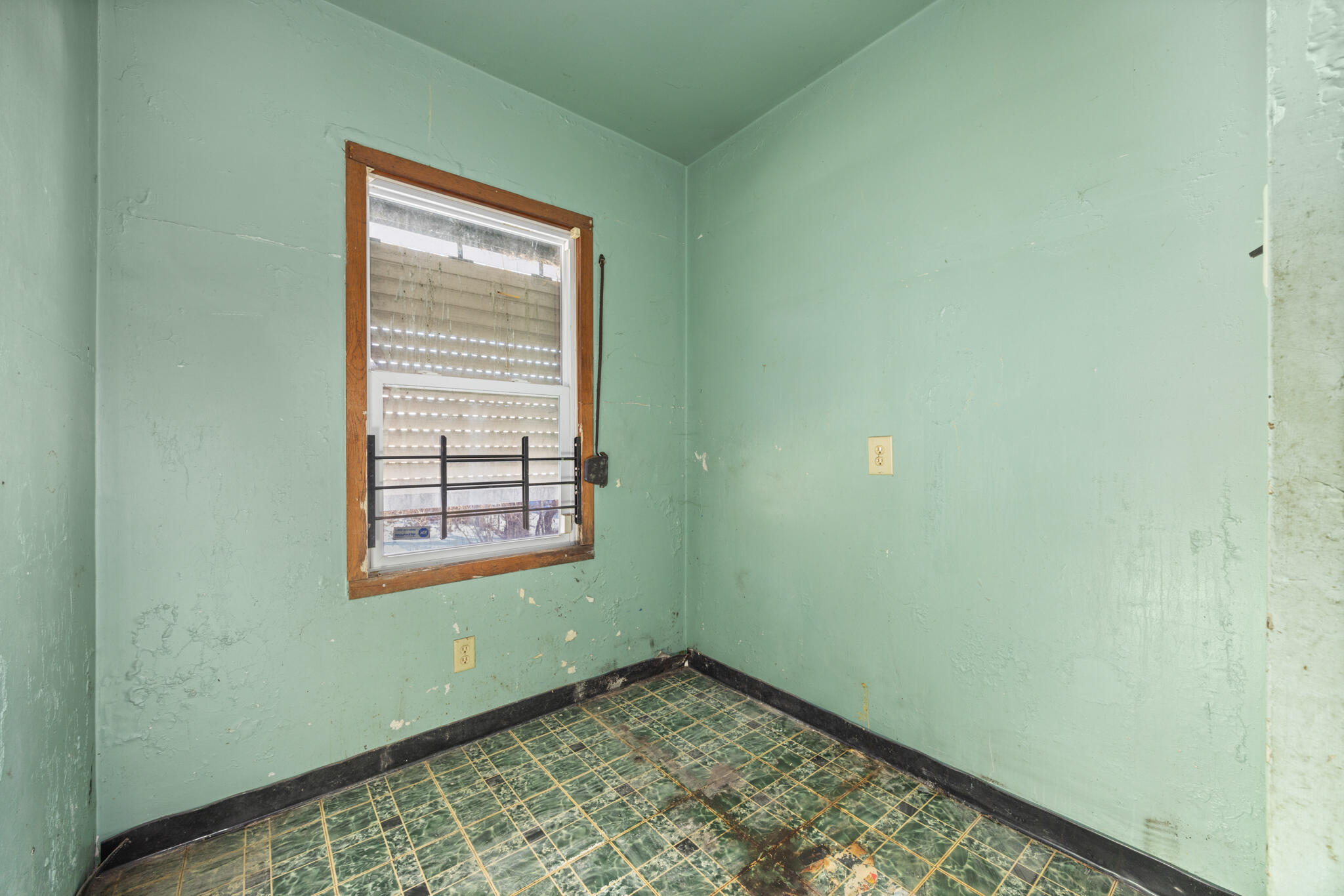 1707 Ellsworth Street Gary, IN 46404 - Photo 16 of 24 2048x1366