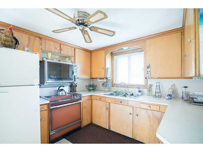 91 Prentice Avenue Pawtucket, RI 02860 - Photo 9 of 21 Kitchen.