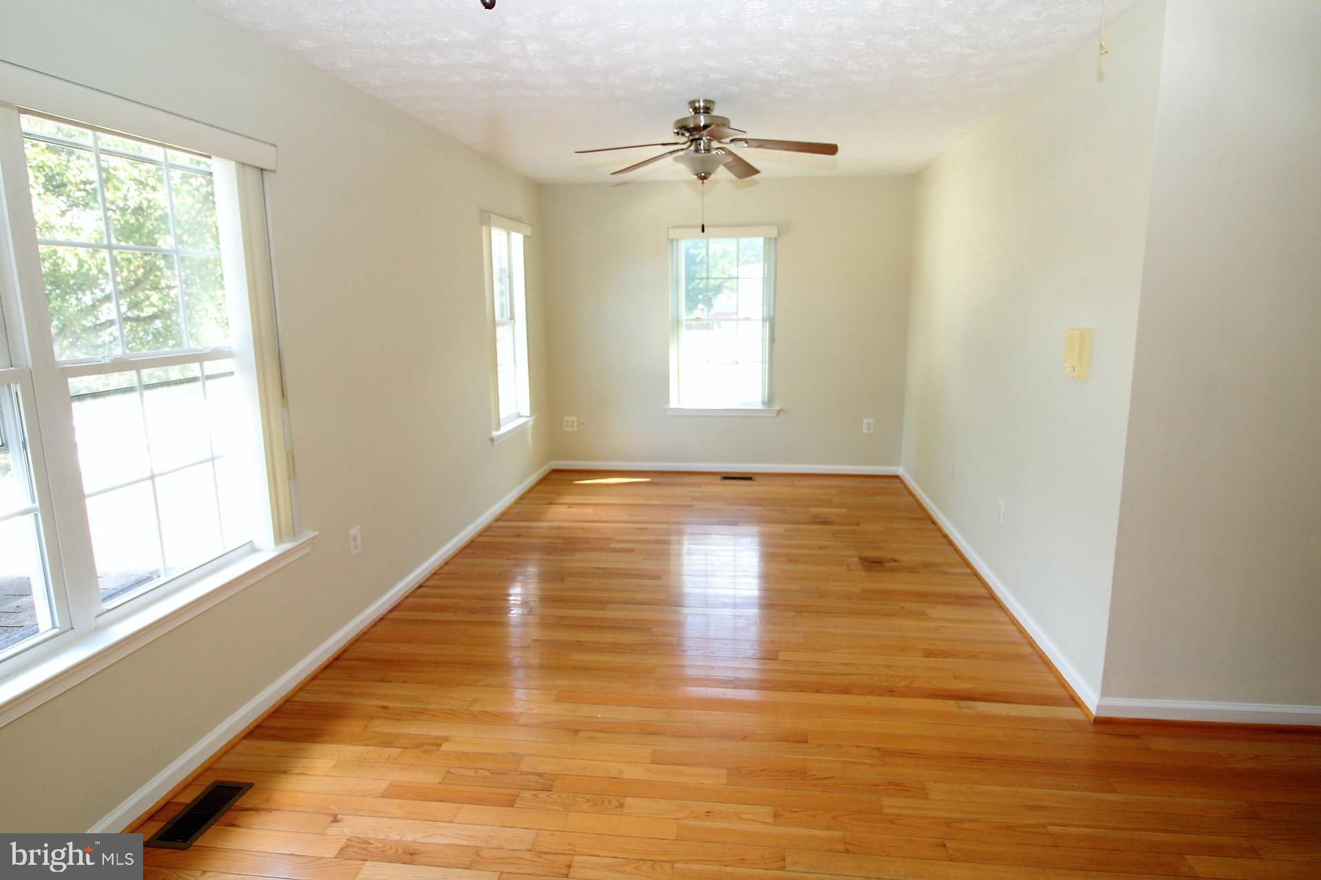 218 Holy Cross Road Baltimore, MD 21225 - Photo 20 of 34 Family room