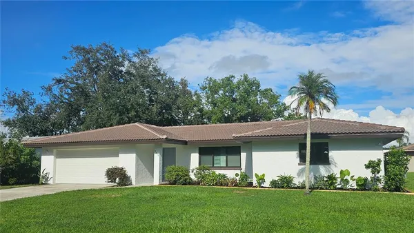$599,900 | 3317 Pine Valley Drive, Sarasota, FL 34239