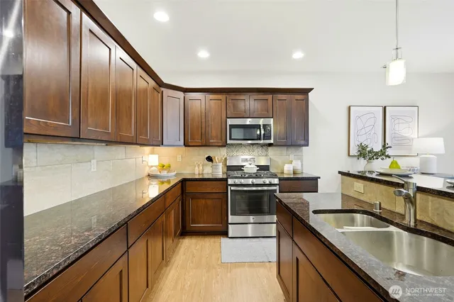 $879,995 | 20912 2nd Avenue West, Lynnwood, WA 98036