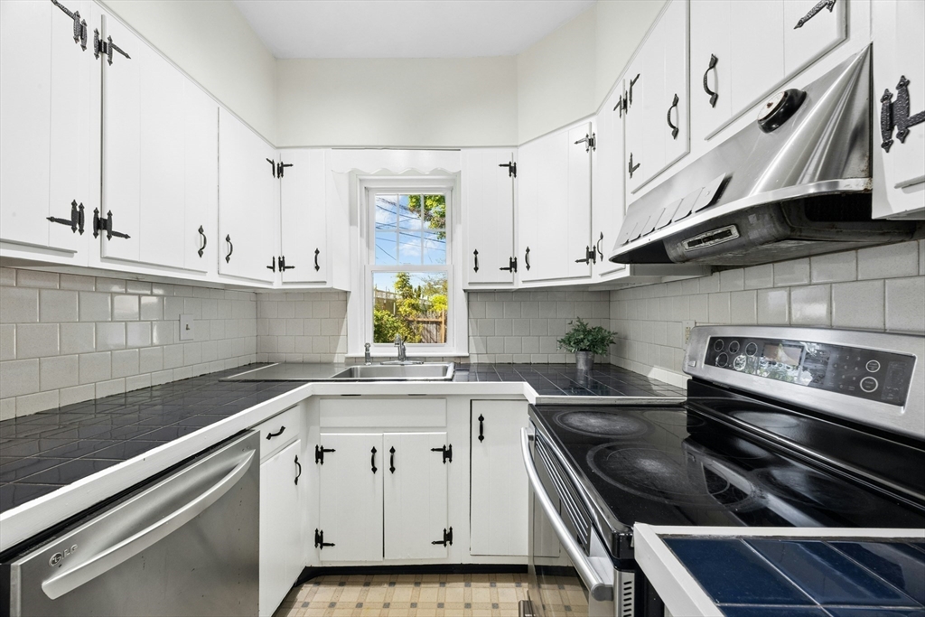 63 Park Terrace Road Worcester, MA 01604 - Photo 22 of 42