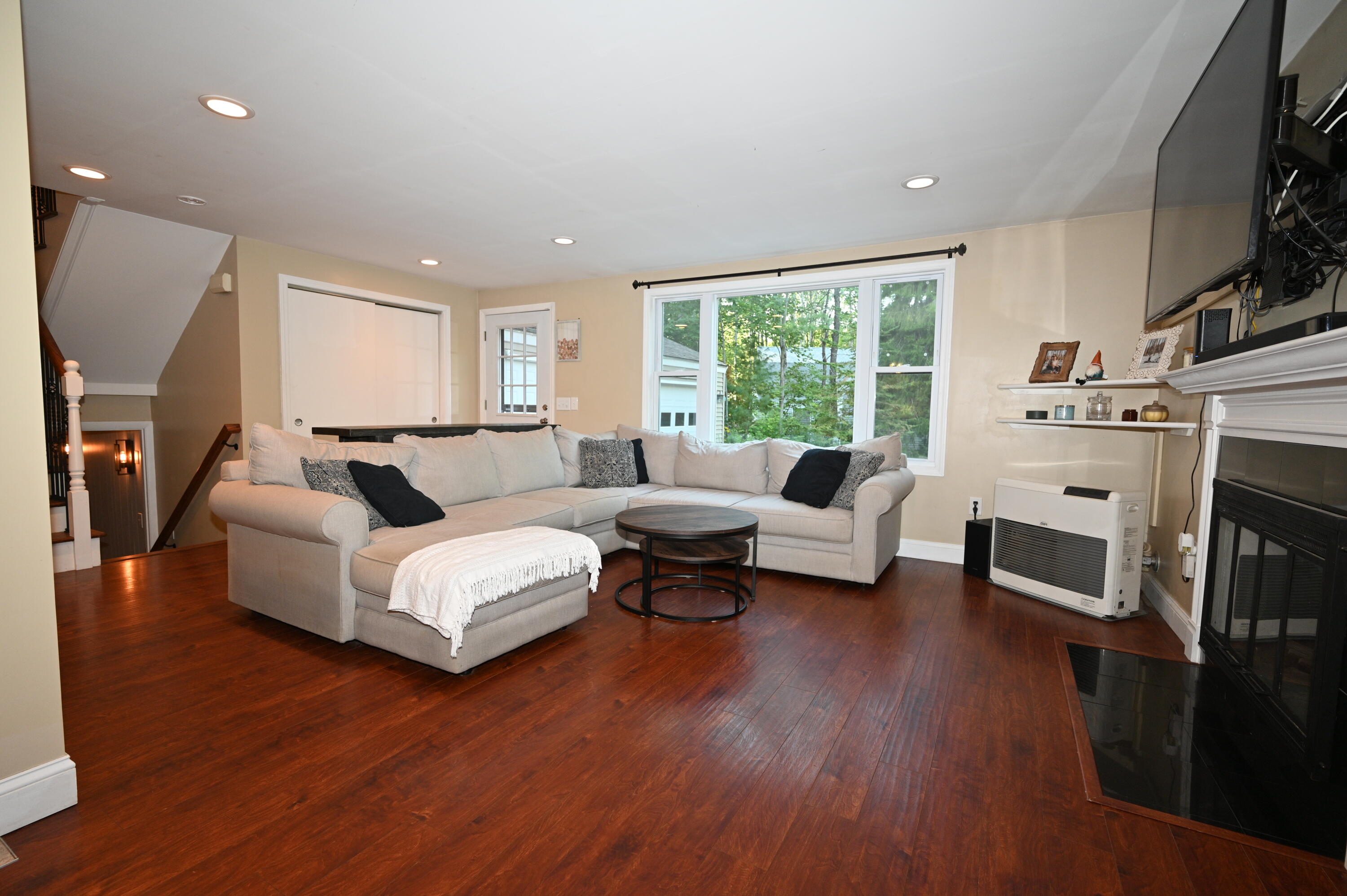 11 Tall Pines Road Scarborough, ME 04074 - Photo 4 of 61 Living Room