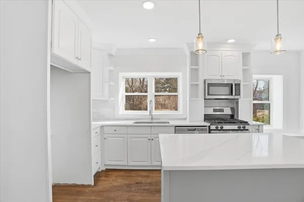 $684,500 | 297 East Lakeview Avenue, Round Lake Beach, IL 60073