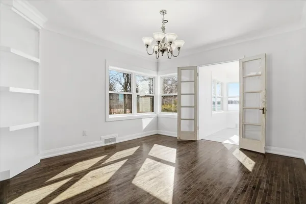 $684,500 | 297 East Lakeview Avenue, Round Lake Beach, IL 60073