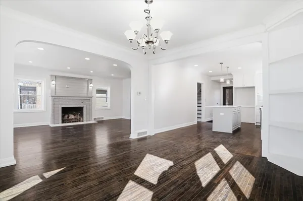 $684,500 | 297 East Lakeview Avenue, Round Lake Beach, IL 60073