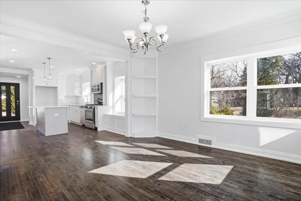 $684,500 | 297 East Lakeview Avenue, Round Lake Beach, IL 60073