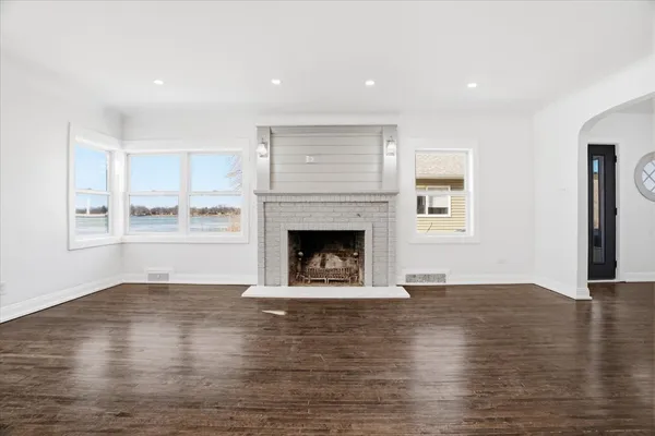 $684,500 | 297 East Lakeview Avenue, Round Lake Beach, IL 60073