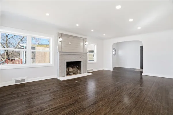 $684,500 | 297 East Lakeview Avenue, Round Lake Beach, IL 60073