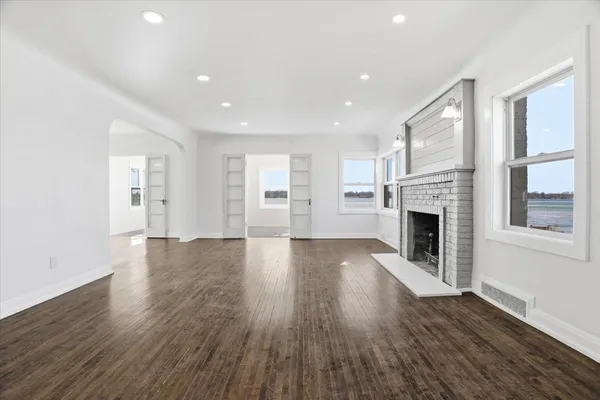 $684,500 | 297 East Lakeview Avenue, Round Lake Beach, IL 60073